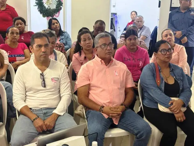 Concejo Municipal de Carirubana se viste de rosa por la prevención del cáncer de mama
