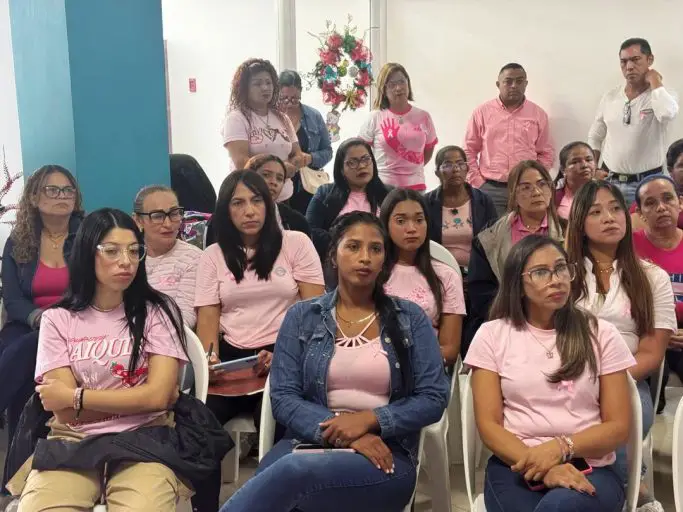 Concejo Municipal de Carirubana se viste de rosa por la prevención del cáncer de mama