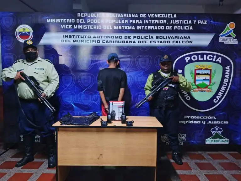 Privado de libertad por apoderarse de radios portátiles de un negocio