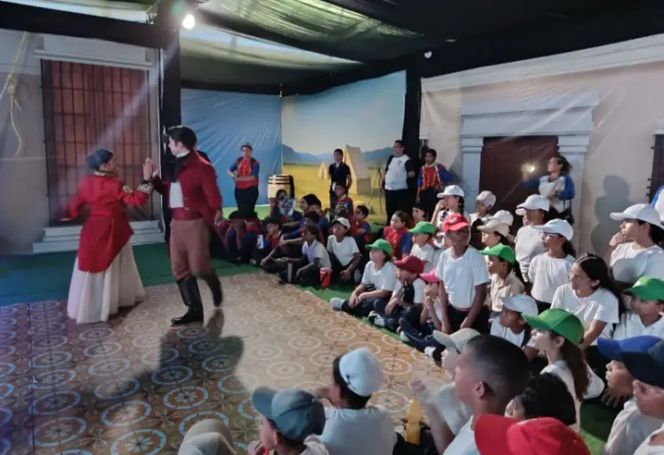 Un aproximado de cuatro mil estudiantes diarios disfrutan de la experiencia interactiva y pedagógica de la Expo Simón “De Niño a Libertador”.