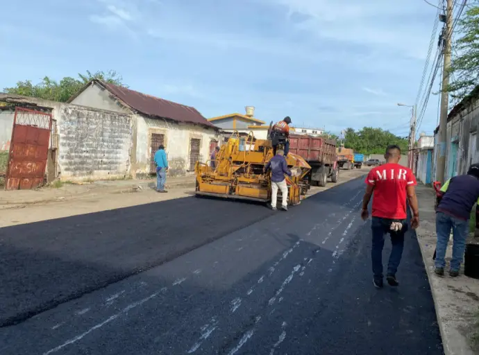La palabra empeñada del presidente Nicolás Maduro se sigue cumpliendo con los trabajos de intervención vial en Tucacas, municipio Silva.