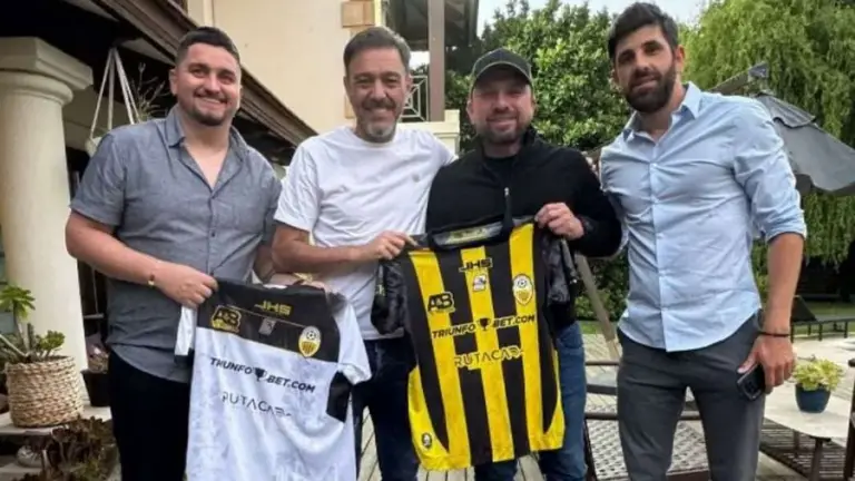 Uruguayo Álvaro Recoba es el nuevo DT del Táchira