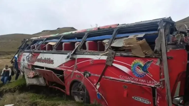 Accidente de autobús deja 21 muertos en Ecuador