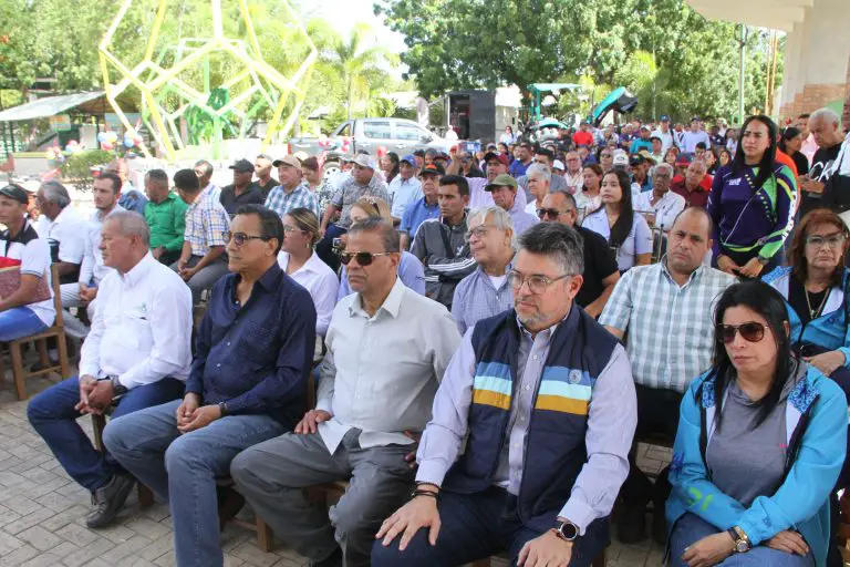 Este viernes, 25 de noviembre, un grupo de 80 productores de 11 municipios de la entidad recibieron kits de siembra.