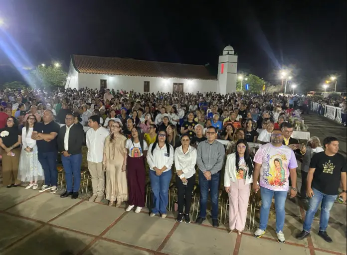 Este lunes 24 de noviembre, el Santuario Menor del Carrizal se llenó de devotos para presenciar la solemne baja de la Virgen de Guadalupe.