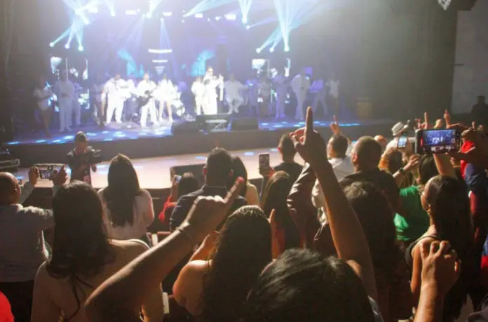 Las familias de Falcón, vibraron de emoción con un emotivo concierto, que contó con la agrupación Buena Fe y Omar Acedo