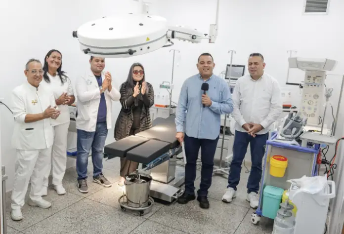 El gobernador Victor Clark entregó como nueva la clínica popular especializada materno-infantil 