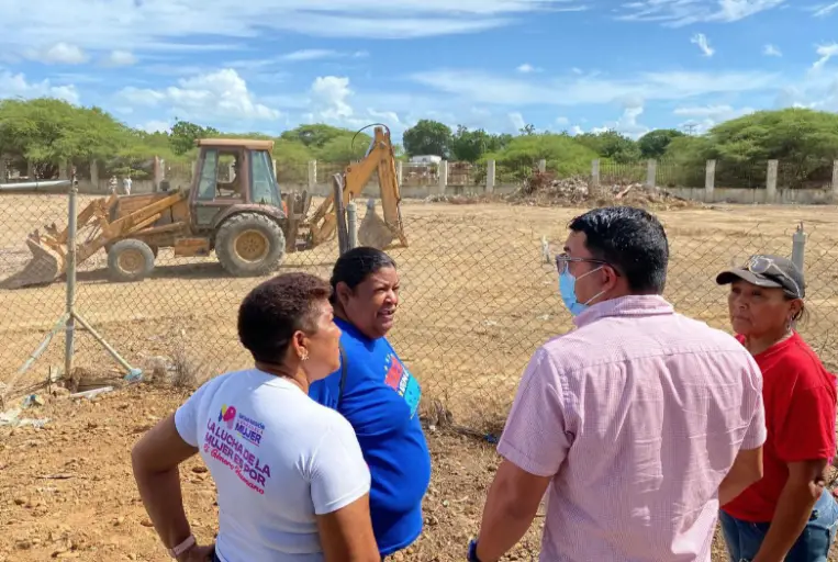 El Dr. Henry Hernández, alcalde del municipio Miranda, realizó una visita de supervisión a la Comuna Socialista Manuela Sáenz.