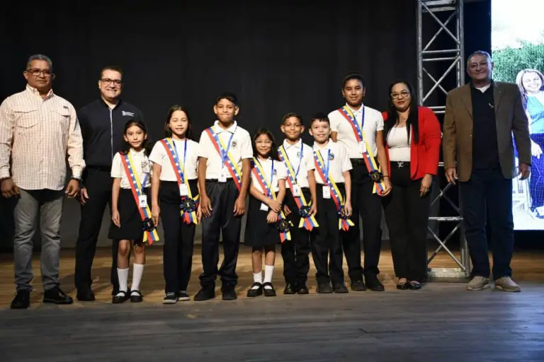 Contraloría de Carirubana juramentó a los contralores escolares 2025-2026