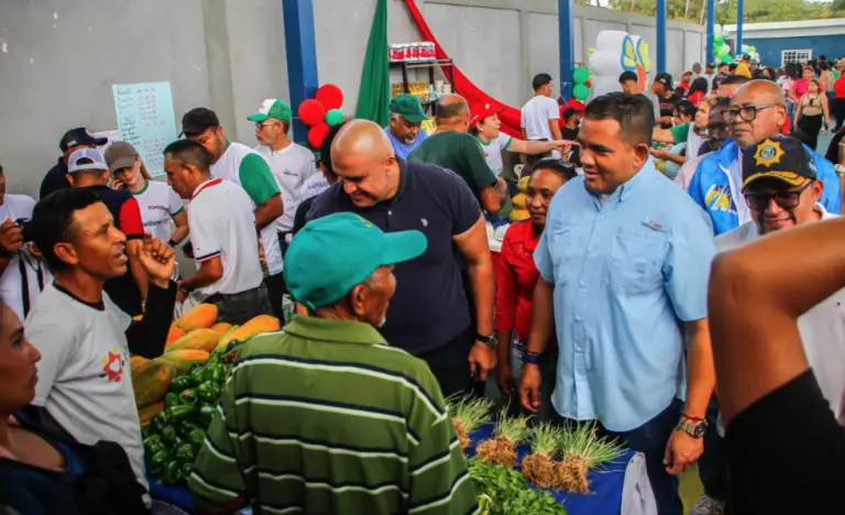 Más de 12 mil habitantes de Cruz Verde reciben el Plan «Amor y Prosperidad Alimentaria»