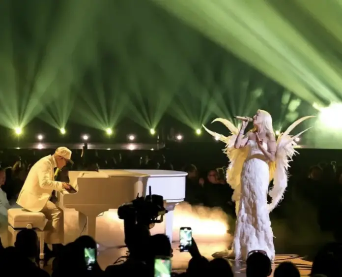 En la edición 26 de los Latin Grammy, celebrada en Las Vegas, la artista venezolana Elena Rose protagonizó uno gran momento de la noche.