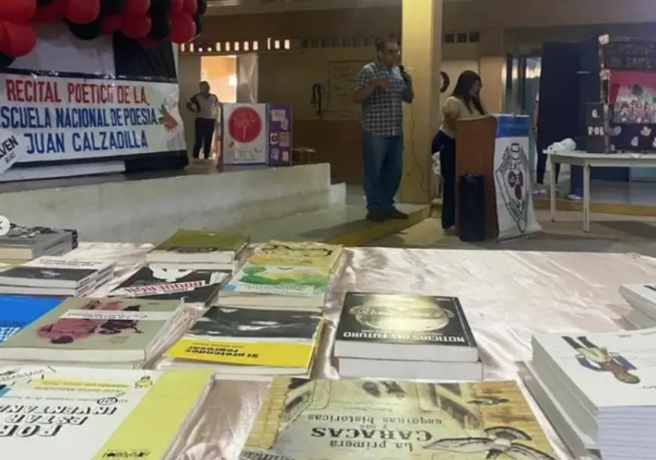 Un acto de profunda emotividad y trascendencia transformó al Liceo Ezequiel Zamora de Puerto Cumarebo en antesala a la Filven Falcón 2025.