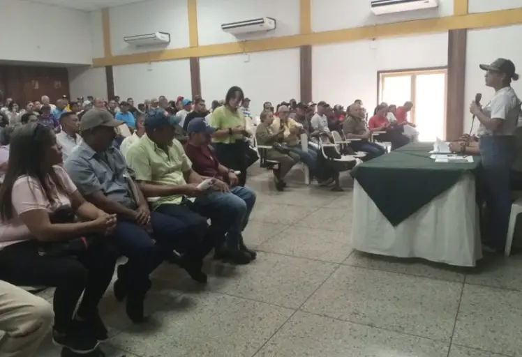 Los 93 concejos campesinos que se conformaron el pasado 6 de septiembre en el municipio Falcón, recibieron sus respectivas certificaciones.