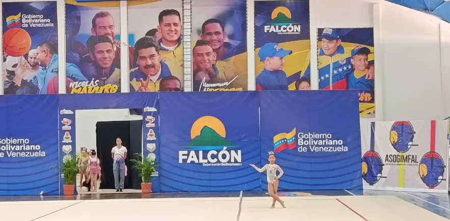 La competencia de gimnasia que alberga 21 estados continúa en su segundo día en la ciudad de Coro con las modalidades de trampolín y rítmica.