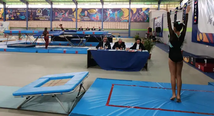 La competencia de gimnasia que alberga 21 estados continúa en su segundo día en la ciudad de Coro con las modalidades de trampolín y rítmica.