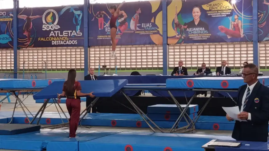 La competencia de gimnasia que alberga 21 estados continúa en su segundo día en la ciudad de Coro con las modalidades de trampolín y rítmica.