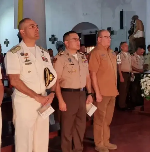 Con solemnidad y mucha devoción, los funcionarios de los cuerpos de seguridad protagonizaron el peregrinaje de la Virgen de la Chinita.