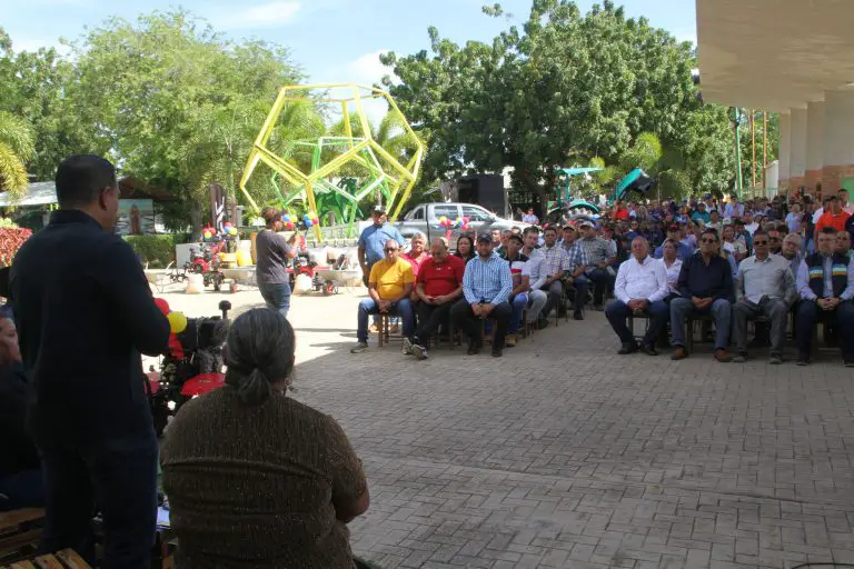 Este viernes, 25 de noviembre, un grupo de 80 productores de 11 municipios de la entidad recibieron kits de siembra.
