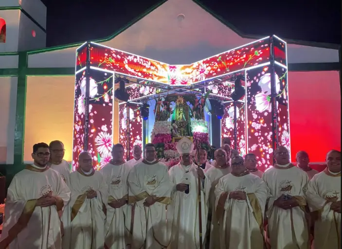 Este lunes 24 de noviembre, el Santuario Menor del Carrizal se llenó de devotos para presenciar la solemne baja de la Virgen de Guadalupe.