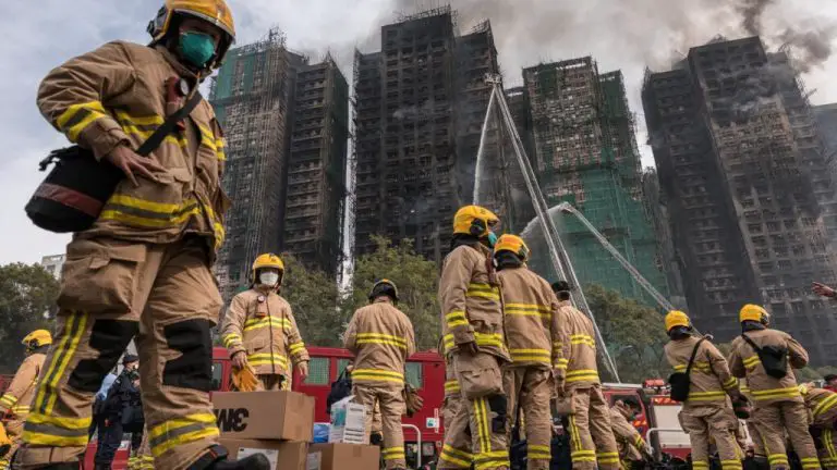 Incendio en Hong Kong | Cifra de fallecidos sube a 83 y 300 desaparecidos