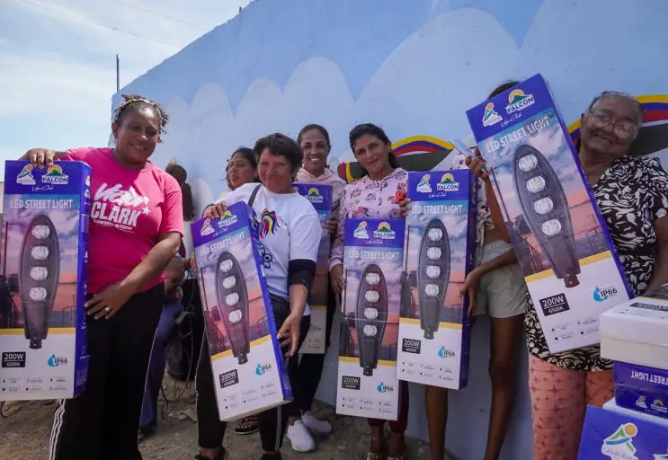 Carirubana | Concretan instalación de luminarias en el Bicentenario
