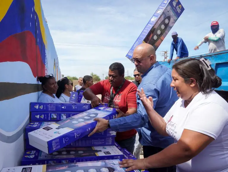 Carirubana | Concretan instalación de luminarias en el Bicentenario