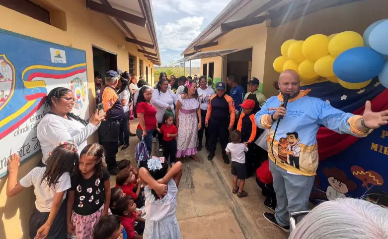 Pequeños Mirandinos da respuestas a niños y niñas en Libertadores de América