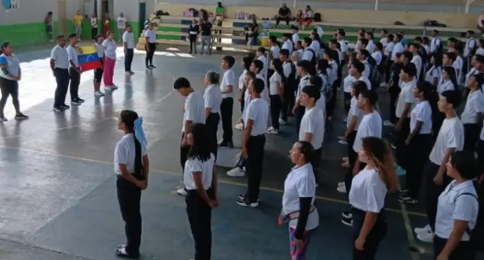 Más de 200 estudiantes del Liceo Inces Falcón, protagonizaron una vibrante jornada deportiva y recreativa por el Día del Estudiante.