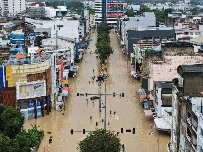 Lluvias históricas en Tailandia dejan 41 muertos y daños en viviendas (FOTOS)