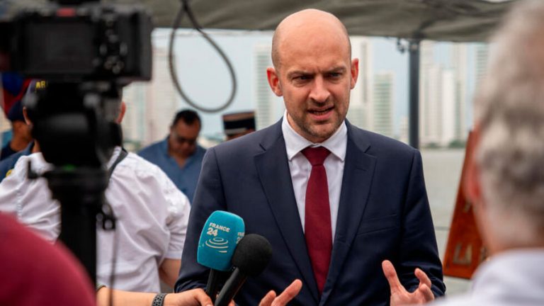 Francia condena las «operaciones militares» en el Caribe