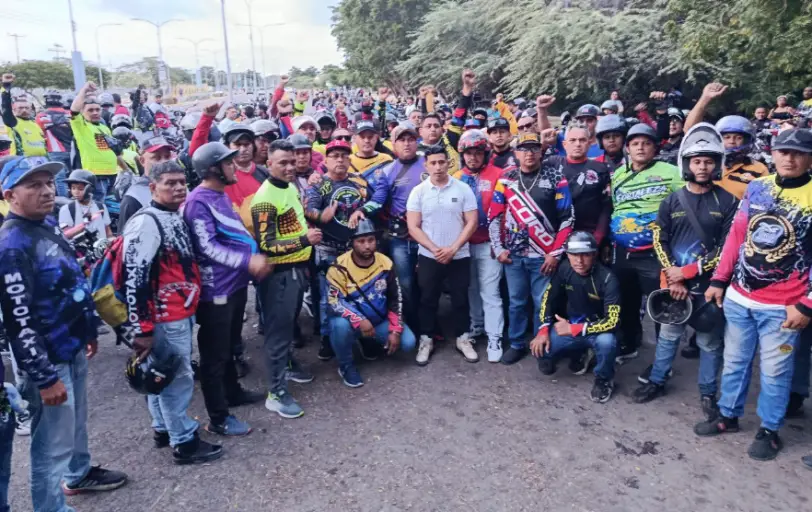 Mototaxista del municipio Miranda se alzaron y mediante una protesta pacífica exigieron el respeto a su derecho al trabajo.