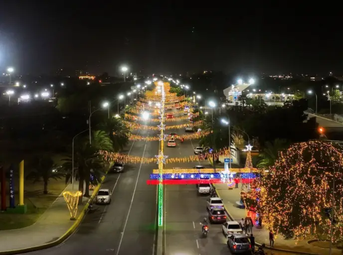 Luces, alegría, música, esperanza es lo que se vive y siente en Coro, capital del estado Falcón, con el encendido de la Navidad.