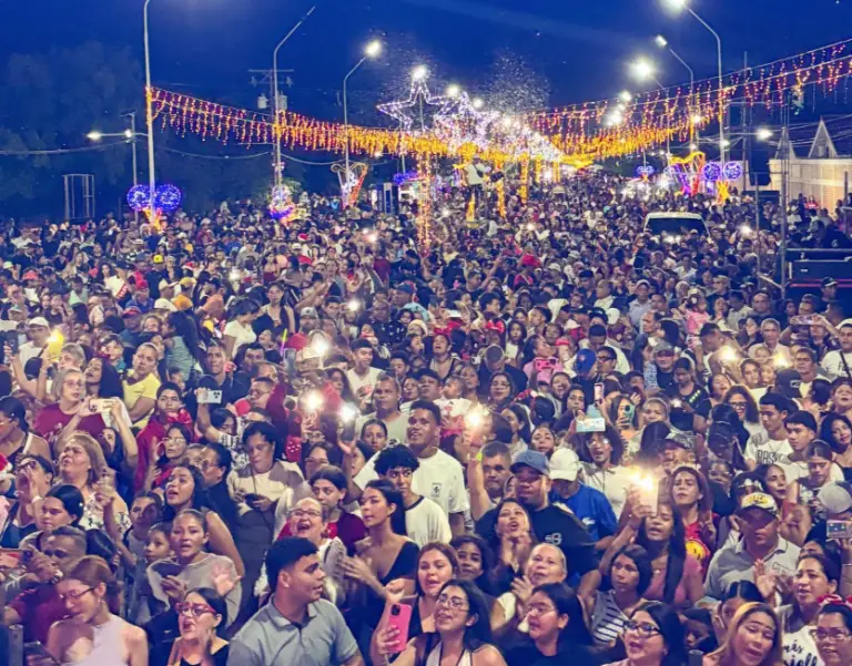 En paz, alegría y esperanza Coro brilla en navidad