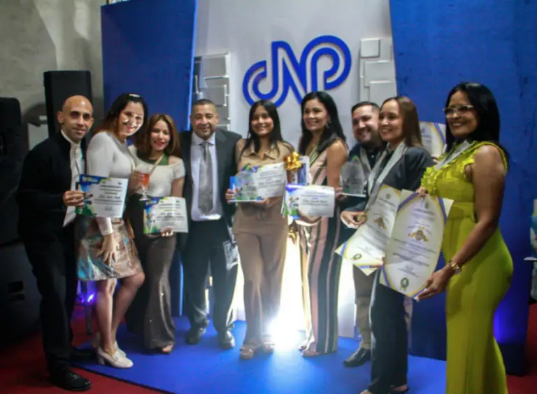 Gobernación de Falcón entrega premios de Periodismo y orden Virgilio Medina