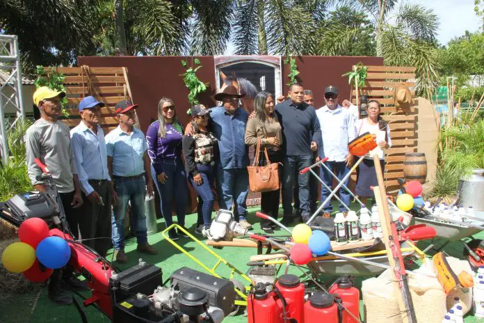 Este viernes, 25 de noviembre, un grupo de 80 productores de 11 municipios de la entidad recibieron kits de siembra.