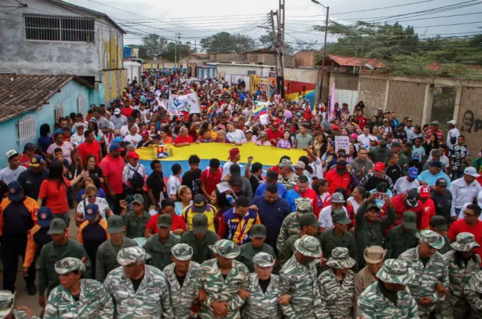 Este martes, la sede del PSUV en La Vela se colmó de revolucionarios que demostraron su respaldo al tricolor.