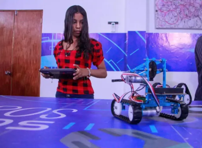 En los espacios del Complejo Cultural “Alí Brett Martínez” fue abierta la primera sala de robótica comunal para impulsar la innovación.