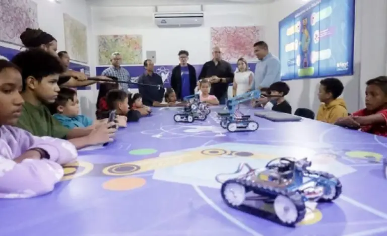 Falcón estrena primera sala de robótica comunal en Carirubana