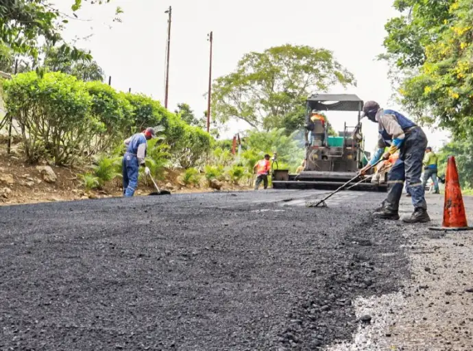 El gobernador, Víctor Clark supervisó los avances en los trabajos de rehabilitación vial de la Troncal 004, carretera Coro-Churuguara