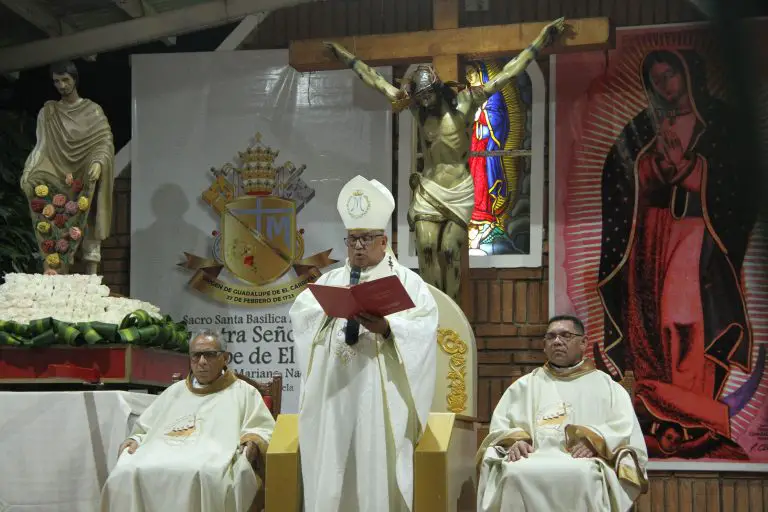 Este lunes 24 de noviembre, el Santuario Menor del Carrizal se llenó de devotos para presenciar la solemne baja de la Virgen de Guadalupe.