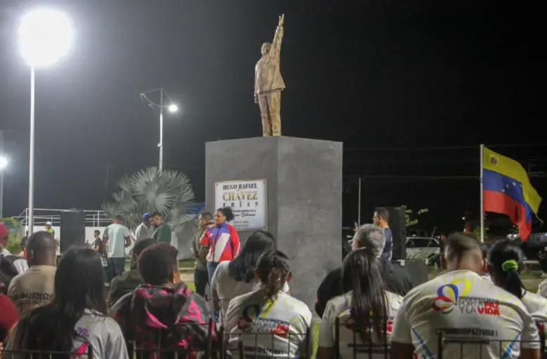 Bajo la consigna "Nadie duerme mientras la revolución avanza" el pueblo falconiano se unió de forma voluntaria a la Vigilia Revolucionaria.