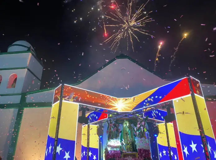 Este lunes 24 de noviembre, el Santuario Menor del Carrizal se llenó de devotos para presenciar la solemne baja de la Virgen de Guadalupe.