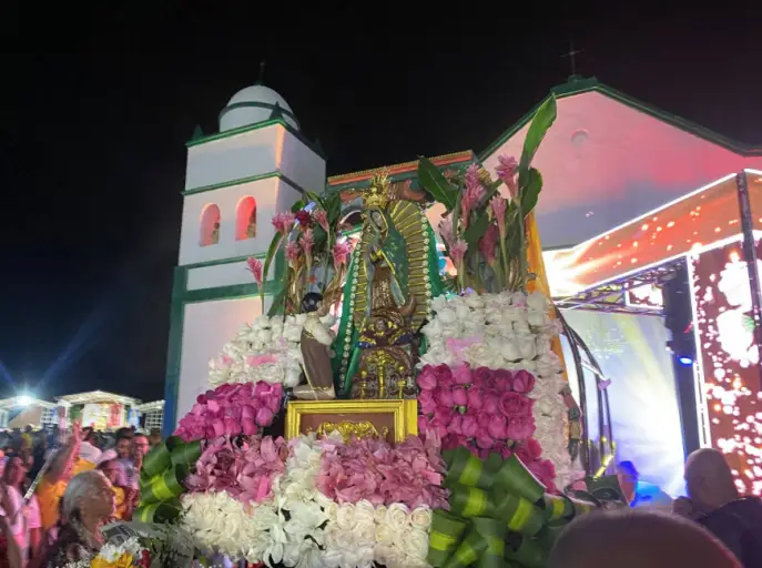 Este lunes 24 de noviembre, el Santuario Menor del Carrizal se llenó de devotos para presenciar la solemne baja de la Virgen de Guadalupe.