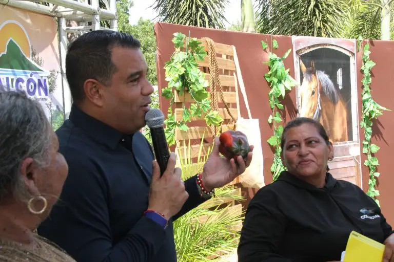 Este viernes, 25 de noviembre, un grupo de 80 productores de 11 municipios de la entidad recibieron kits de siembra.