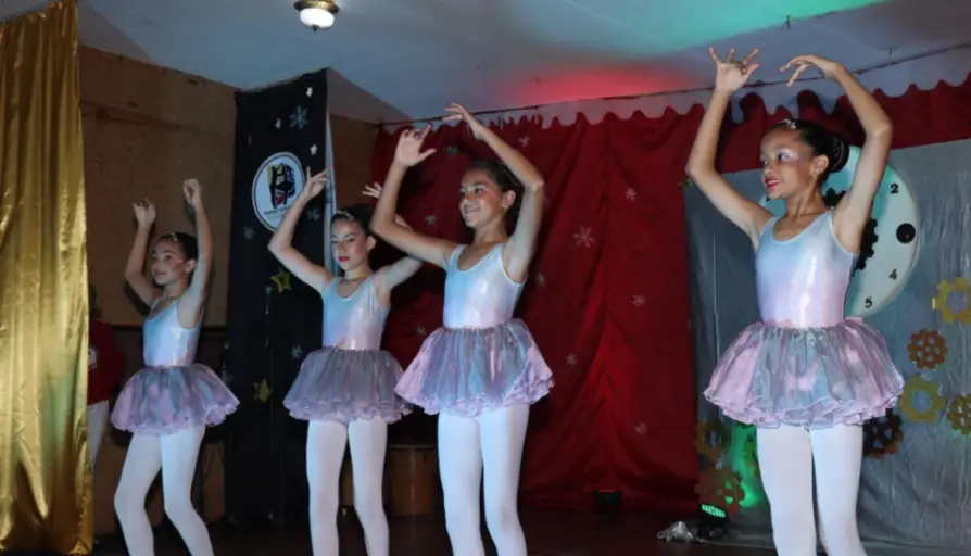 Este 6 de diciembre se celebró la Gran Gala Navideña de Danzas Churuguara y el cierre cultural 2025 del Ateneo Casta J. Riera.