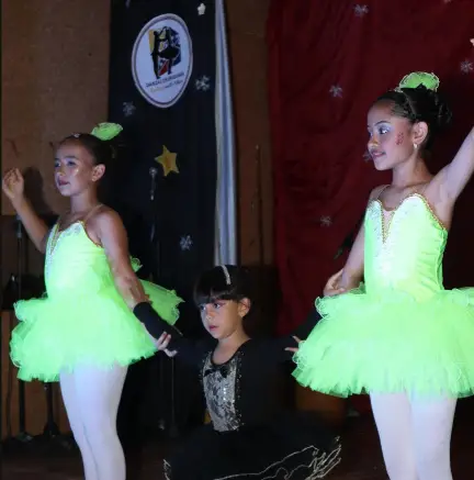 Este 6 de diciembre se celebró la Gran Gala Navideña de Danzas Churuguara y el cierre cultural 2025 del Ateneo Casta J. Riera.