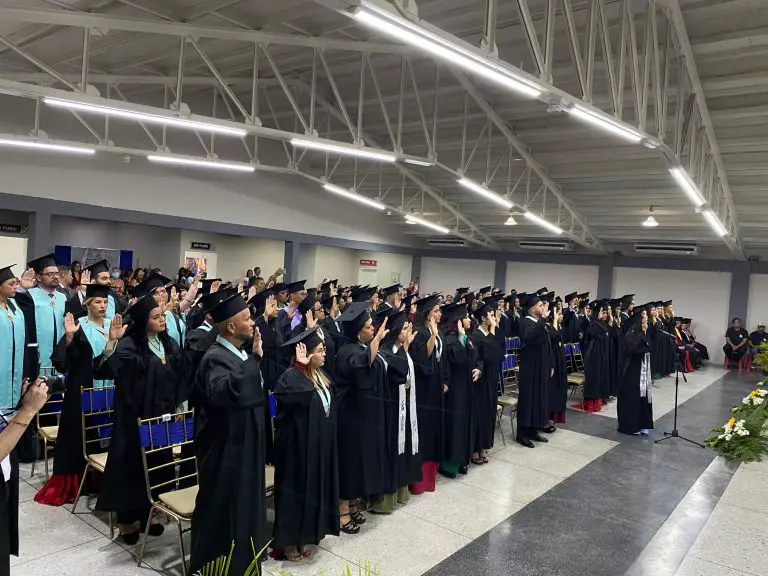LUZ Punto Fijo ratifica la excelencia académica con 100 nuevos egresados