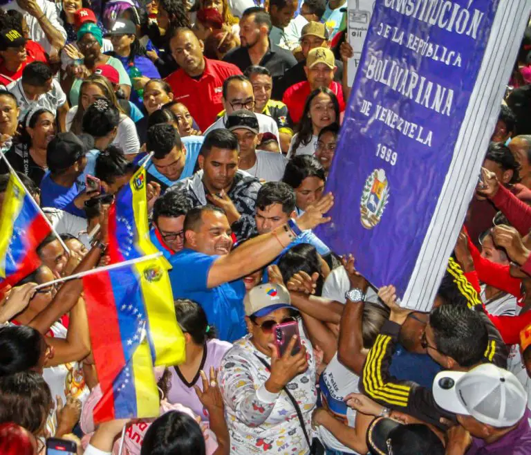 Falcón se movilizó para celebrar aniversario de la CRBV y del PSUV