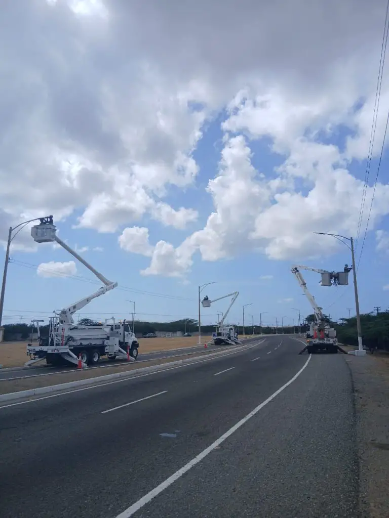 Avanzan trabajos de alumbrado público en la Intercomunal Alí Primera de Punto Fijo