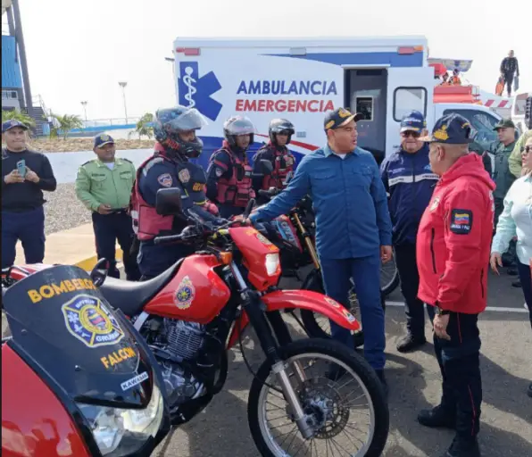 Este viernes el gobernador del estado Falcón, Víctor Clark, fortaleció el sistema de Gestión de Riesgo de la entidad con dotación.